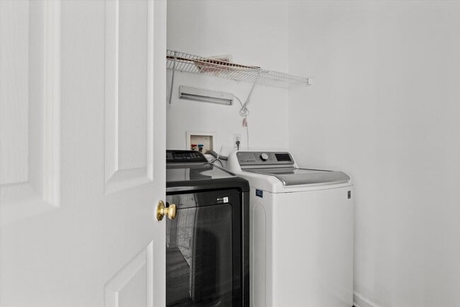 Building Photo - 4BR Columbia Home w/ Finished Basement, Deck & Open Green Space