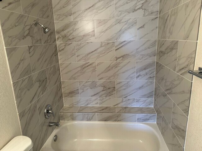 Building Photo - SW!! 2 Bedroom Condo!! 1st Floor!! Newly r...