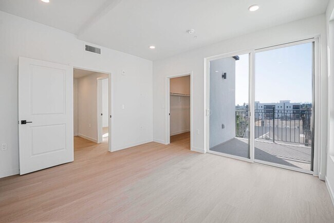 Building Photo - Welcome to the Gramercy