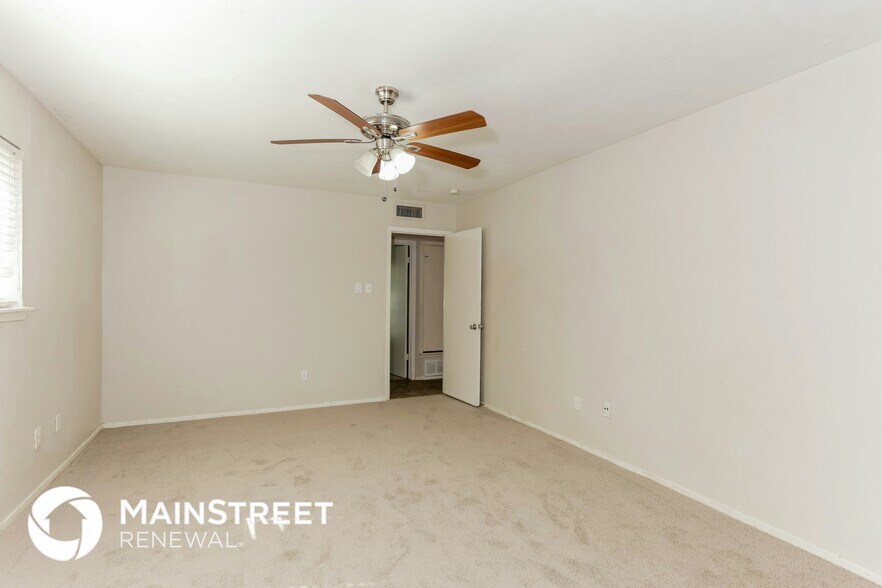 Building Photo - 817 Sandalwood Ln