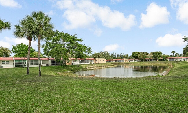 Building Photo - 104 Lake Helen Dr