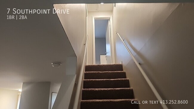 Building Photo - 7 Southpoint Dr