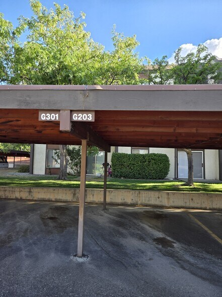 Building Photo - 3146 Lakeside Dr