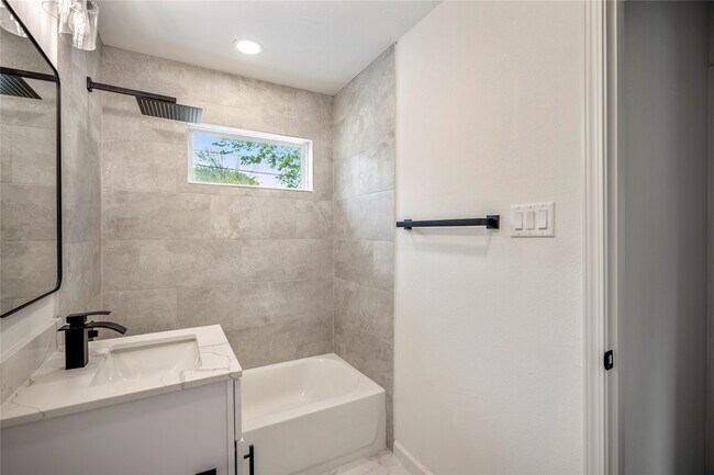 Building Photo - 3923 Alsace St