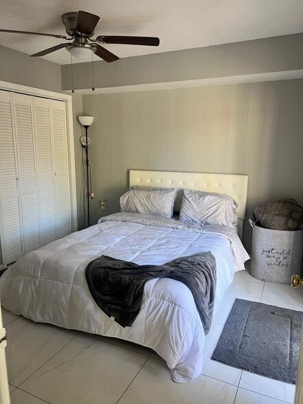 Building Photo - 1700 Embassy Dr