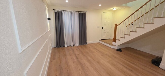 Building Photo - Steps from SJSU | 2 Master Suites | Gated + Parking |