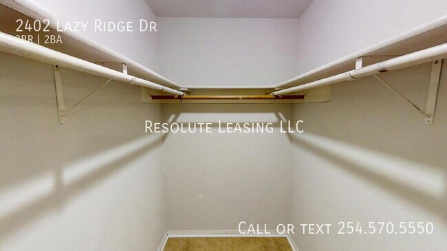 Building Photo - 2402 Lazy Ridge Dr
