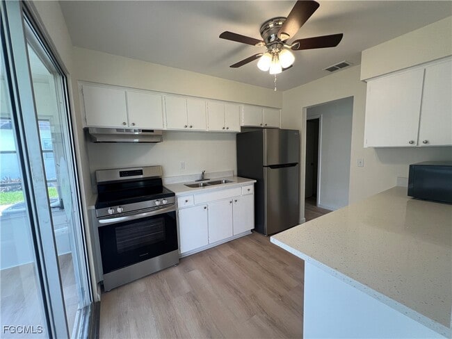 Building Photo - 16 Tangerine Ct