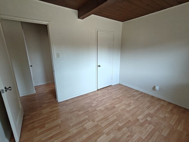 Building Photo - 263 Elmwood Ln