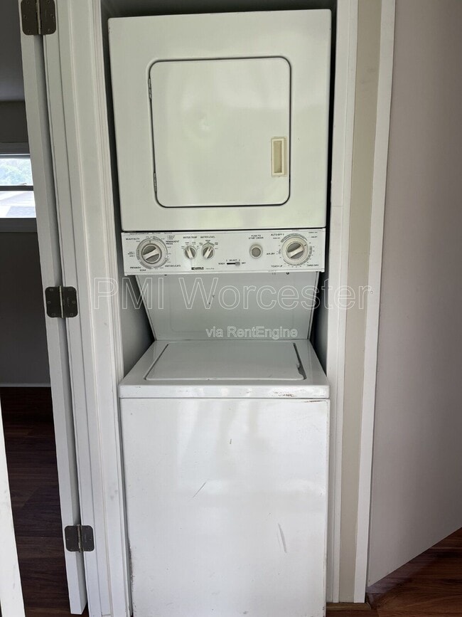 Building Photo - 17 Washington St