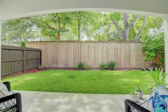 Building Photo - 1715 Maravilla Dr