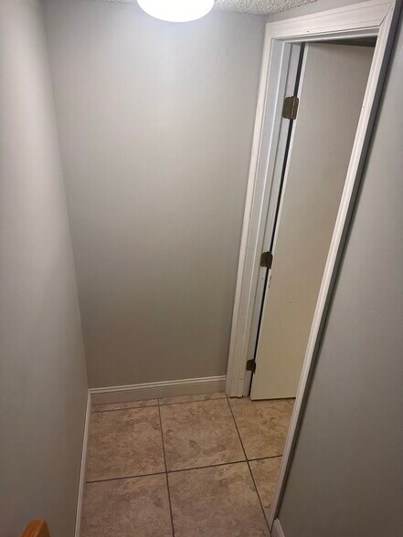 Building Photo - 5125 Singleton Dr