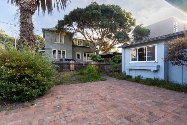 Building Photo - Thoughtfully Updated 2 bedroom Home in Pacific Grove