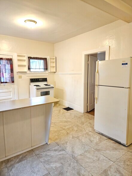 Kitchen - 301 N Division St