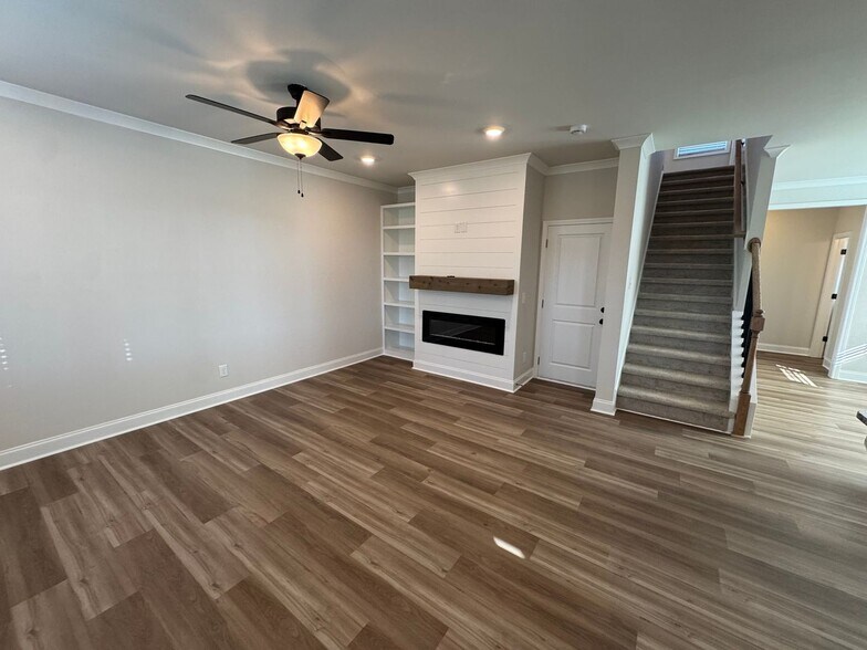 Building Photo - 49 Goldenrod Lp