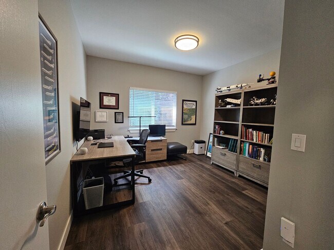 Building Photo - Beautiful, updated home in well-established Puyallup neighborhood!