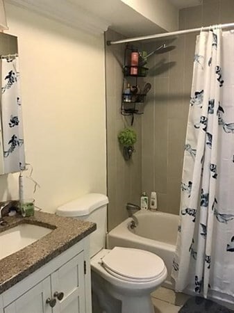 Building Photo - 142 Centre St