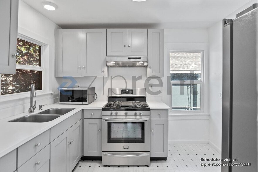 Building Photo - 928 60th St