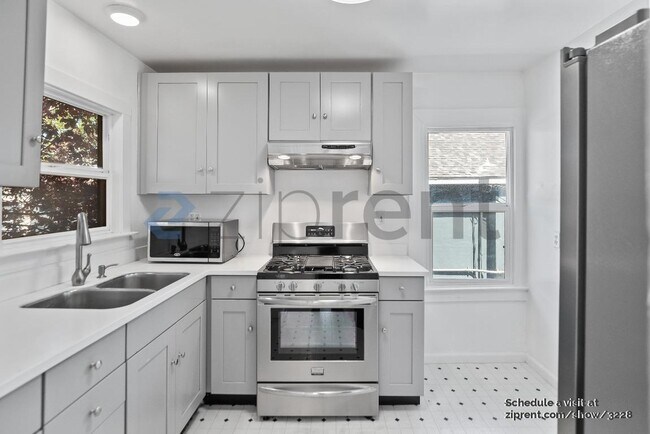 Building Photo - 928 60th St