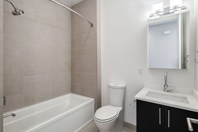 Building Photo - Northern Liberties Townhome with Parking