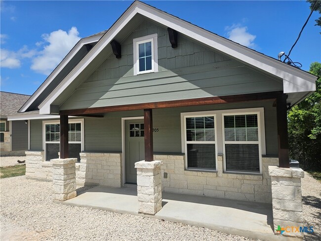 Building Photo - 905 Roadrunner Spur