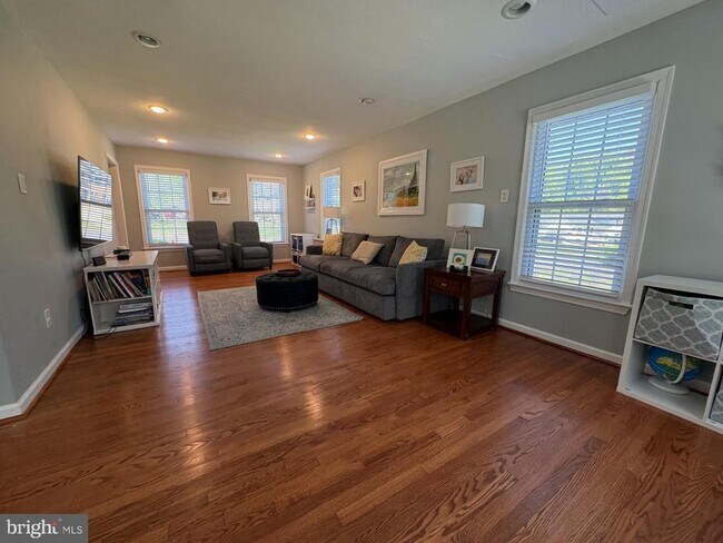 Building Photo - 9926 Tartan Ct