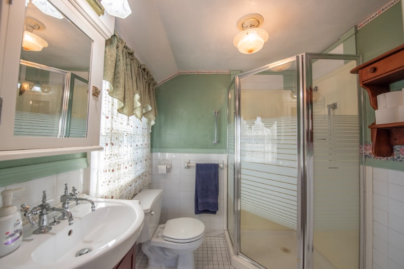 Building Photo - 209 W 1st St