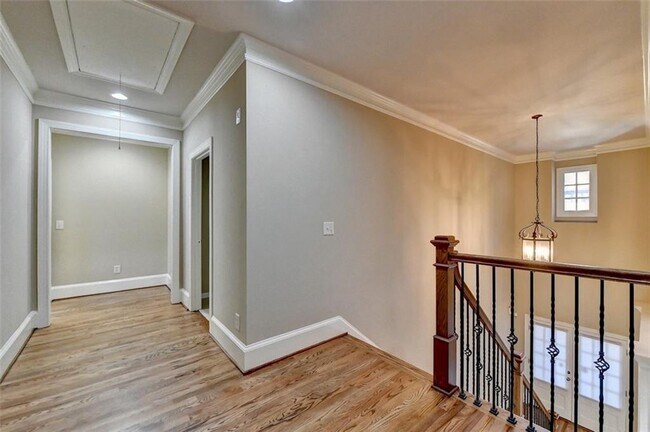 Building Photo - 11636 Parkside Ave