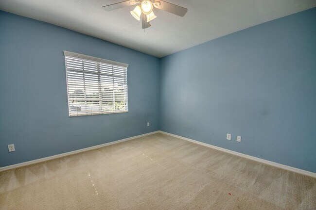 Building Photo - COMING SOON! 3 bedroom 2 bathroom single f...