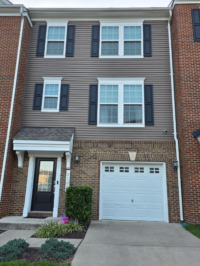 Building Photo - 4BD/3.5BA Fabulous Upper Marlboro Townhome...