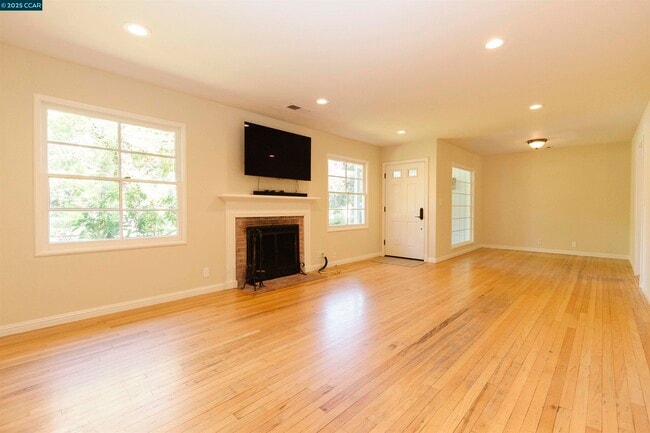 Building Photo - 409 Soule Ave