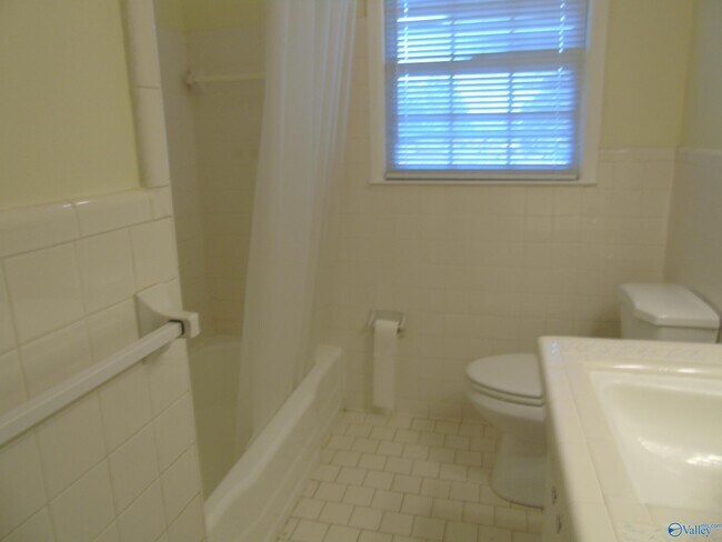 Building Photo - 2213 Maysville Rd NE