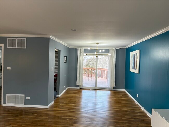 Building Photo - 1200 Glen Ln