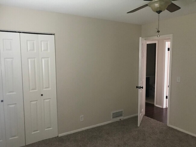 Building Photo - Come see this beautiful 3/2 1243 sq ft home