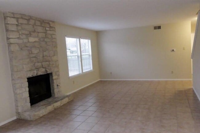 Building Photo - 12107 Tanglebriar Trail