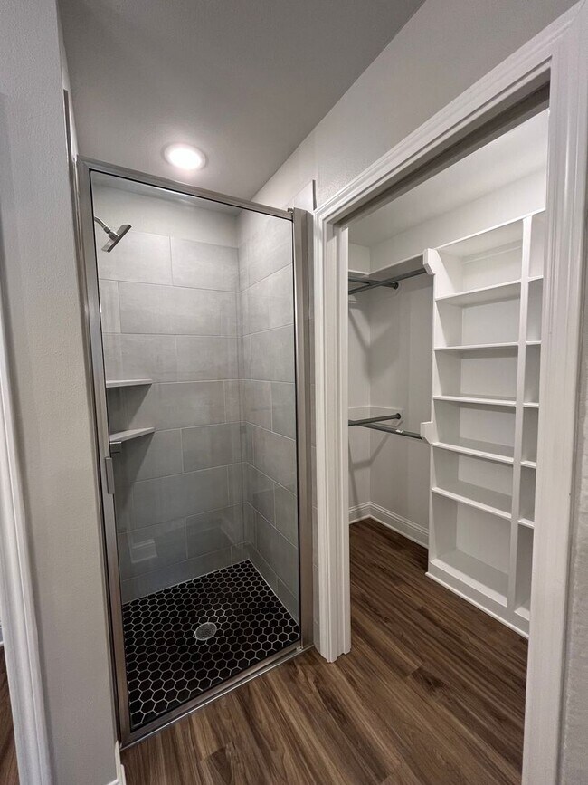 Building Photo - Country Heights #202