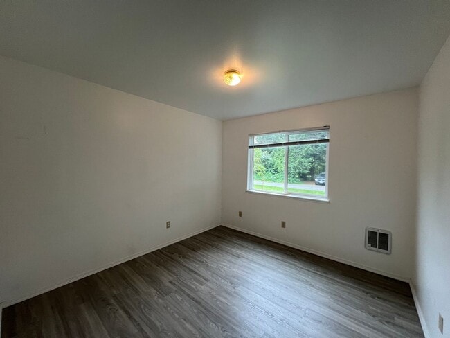 Building Photo - 4 Bed 2 Bath 2 Car Garage Unit Close to WWU and Fairhaven