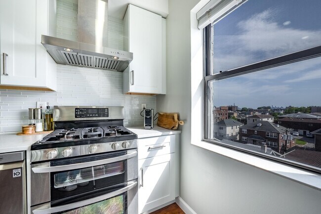 Building Photo - 517 74th St