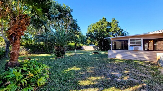 Building Photo - 1223 Redwood Ln