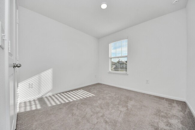 Building Photo - 25927 Chicory Dr