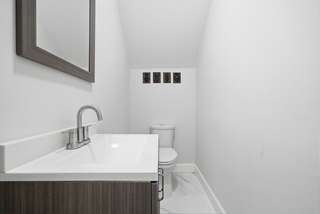 Building Photo - 1413 Whispering Pines Dr