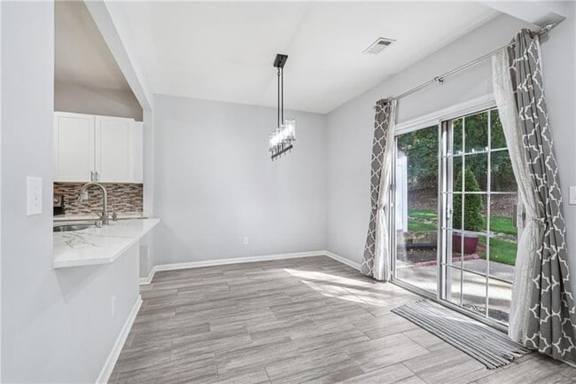 Building Photo - 545 Windstone Trail
