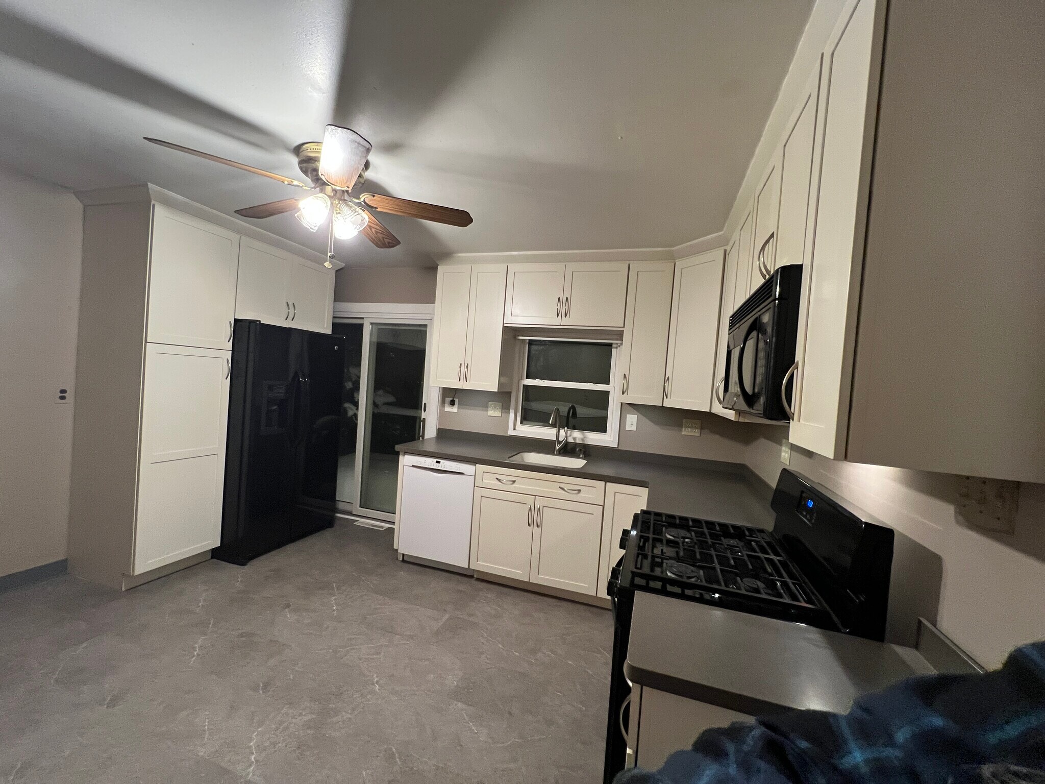 Building Photo - 31 Perimeter Rd