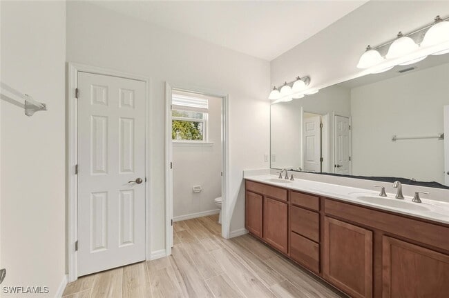 Building Photo - 10844 Alvara Way