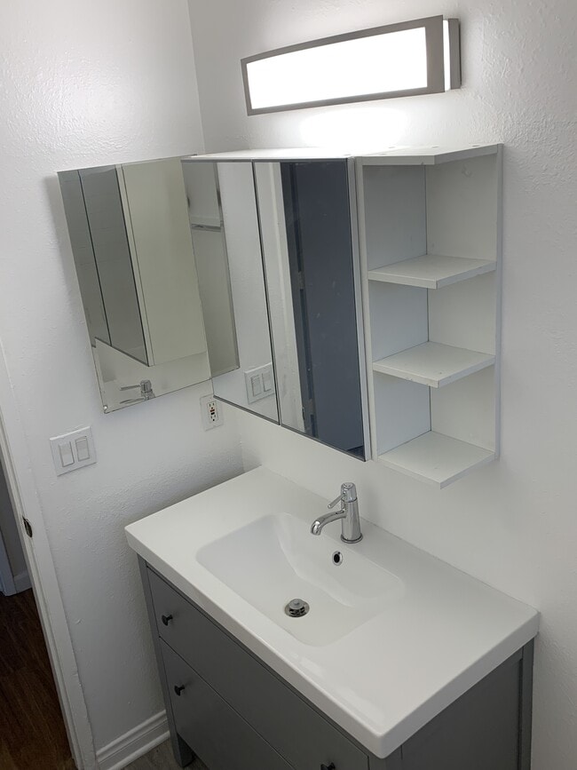 Building Photo - 1351 N Orange Dr