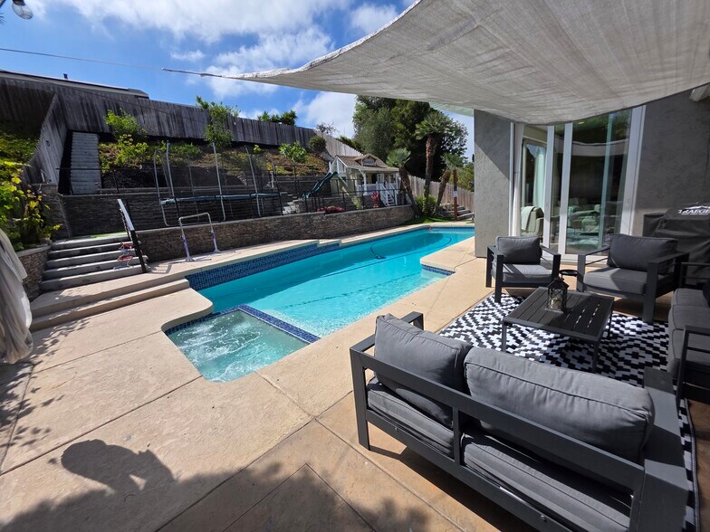 Building Photo - 6097 Charae St