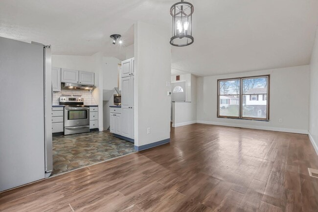 Building Photo - 2543 Stonington Ave