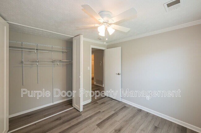 Building Photo - 640 Singing Hills Ct