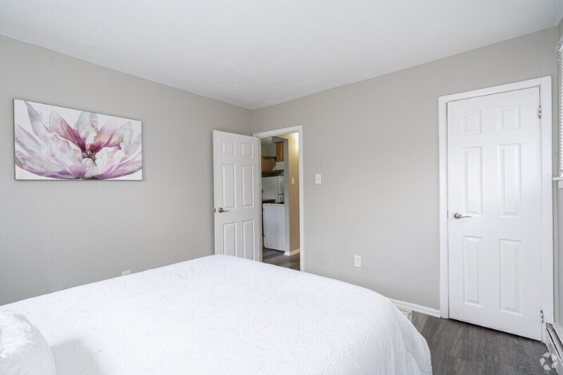 Building Photo - 630 W Fisher Ave