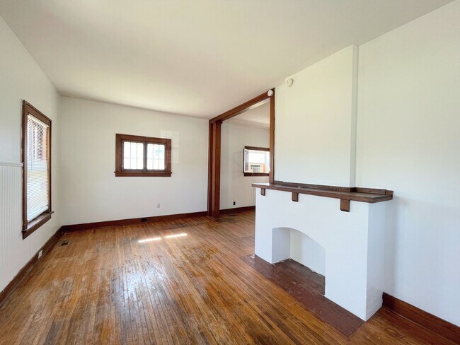 Building Photo - 3 bed in Nickerson with large fenced yard